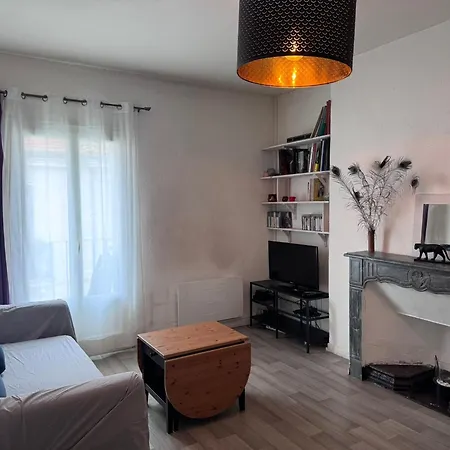 Le Farges- Dans Partage-3 Minutes Gare St Roch- Laconciergeriebynina Homestay